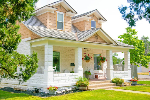 Why Spring and Early Summer are the Best Time to Buy a Home
